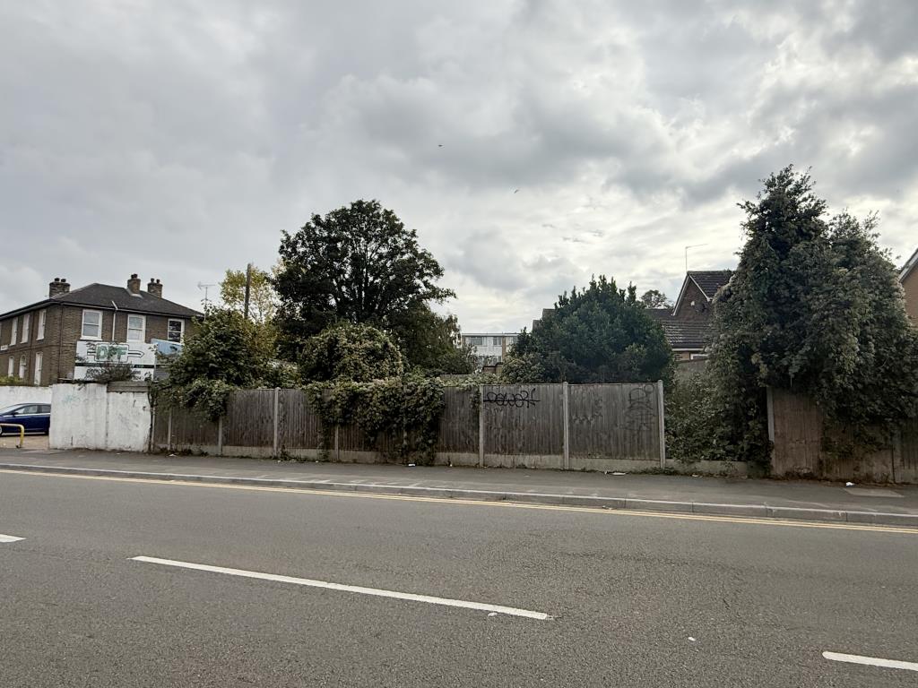 Lot: 102 - COMMERCIAL INVESTMENT PLUS VACANT LAND - View of Vacant Land